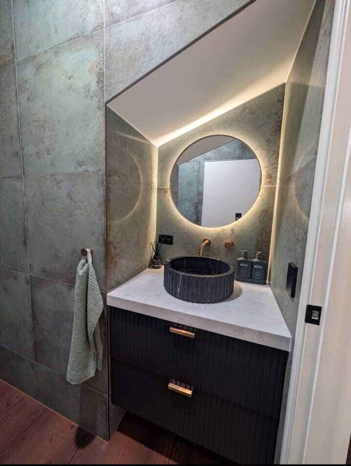 Bathroom with Wall Mirror