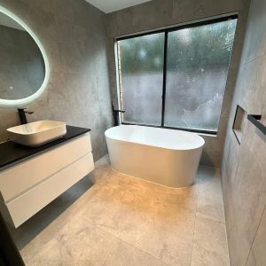 bathroom with bathtub